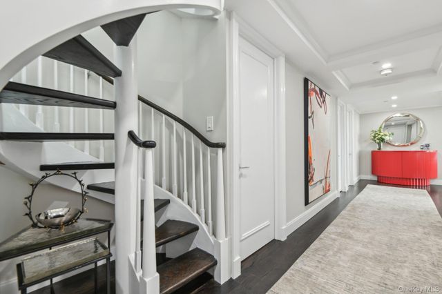 100 Hilton Avenue 901, Garden City, NY 11530