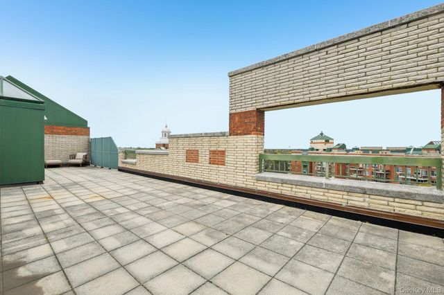 100 Hilton Avenue 901, Garden City, NY 11530