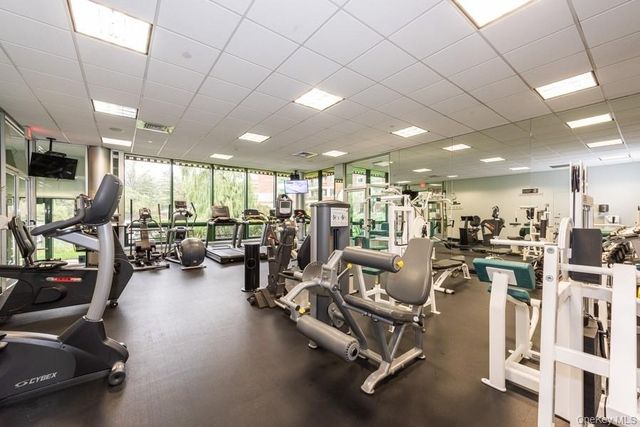 100 Hilton Avenue 901, Garden City, NY 11530