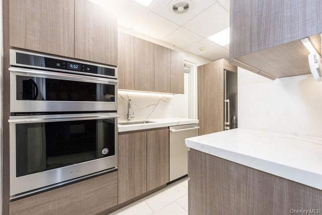 100 Hilton Avenue 901, Garden City, NY 11530