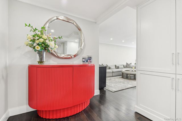 100 Hilton Avenue 901, Garden City, NY 11530