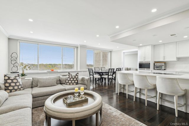 100 Hilton Avenue 901, Garden City, NY 11530