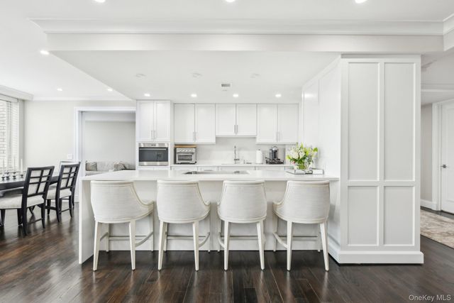 100 Hilton Avenue 901, Garden City, NY 11530