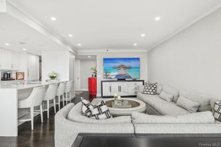 100 Hilton Avenue 901, Garden City, NY 11530