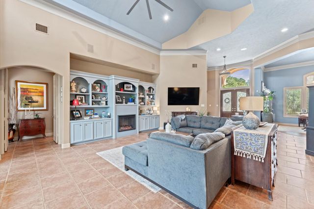 9722 Crestwater Circle, Magnolia, TX 77354