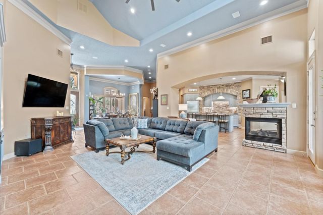 9722 Crestwater Circle, Magnolia, TX 77354