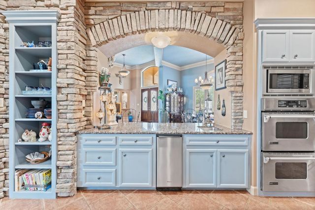 9722 Crestwater Circle, Magnolia, TX 77354