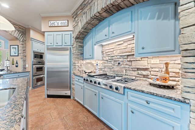 9722 Crestwater Circle, Magnolia, TX 77354