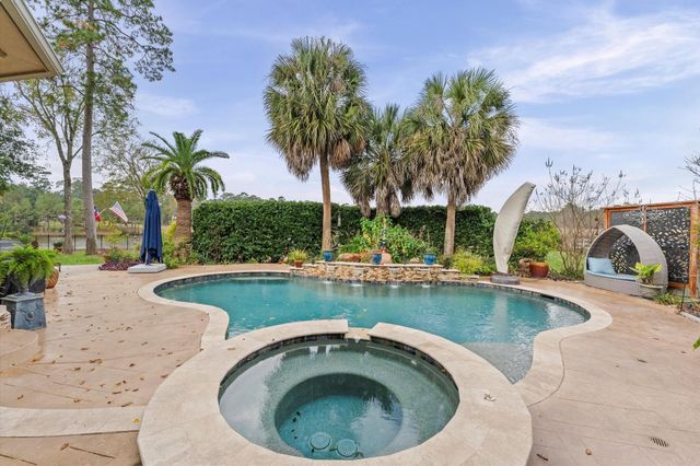 9722 Crestwater Circle, Magnolia, TX 77354