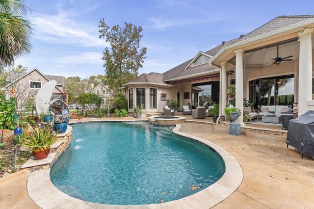 9722 Crestwater Circle, Magnolia, TX 77354