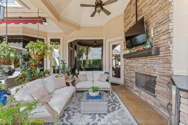 9722 Crestwater Circle, Magnolia, TX 77354