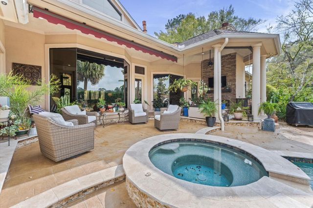 9722 Crestwater Circle, Magnolia, TX 77354