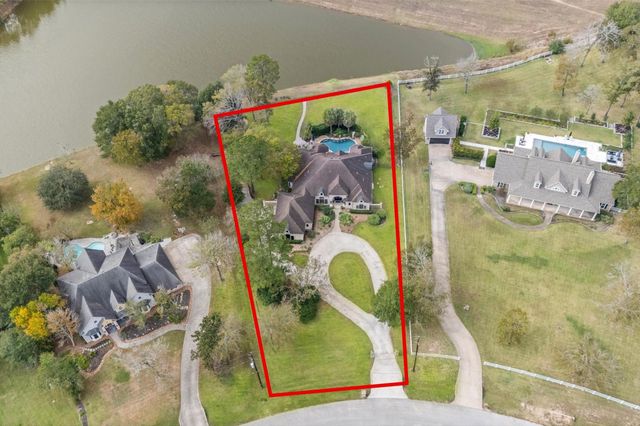 9722 Crestwater Circle, Magnolia, TX 77354