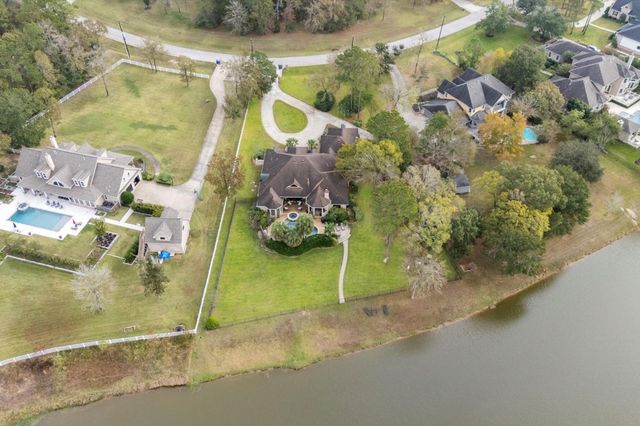 9722 Crestwater Circle, Magnolia, TX 77354