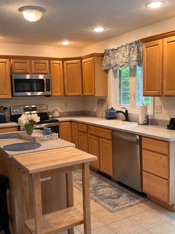38 Lake Street, Spencer, MA 01562