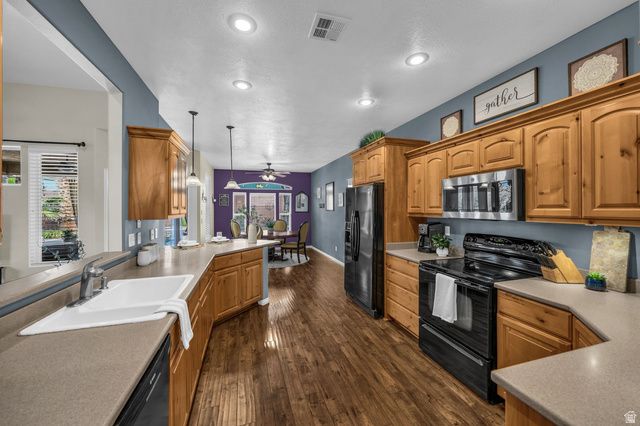 1045 S RED RIVER RD, Washington, UT 84780