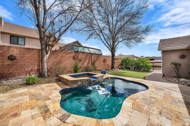 1045 S RED RIVER RD, Washington, UT 84780