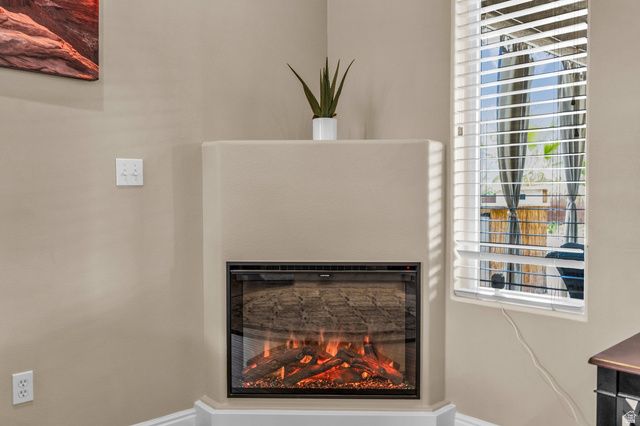 1045 S RED RIVER RD, Washington, UT 84780