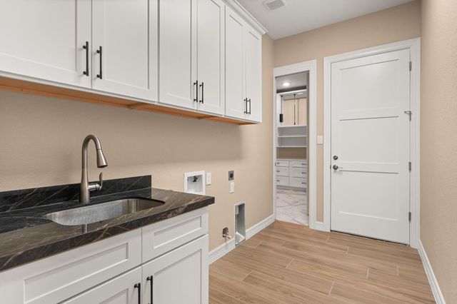 606 Appia Drive, Kemah, TX 77565