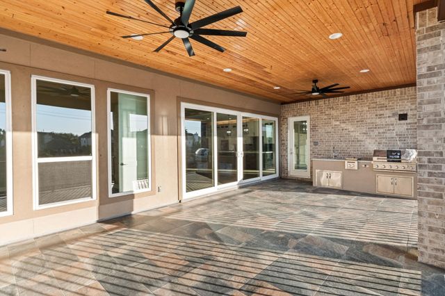 606 Appia Drive, Kemah, TX 77565