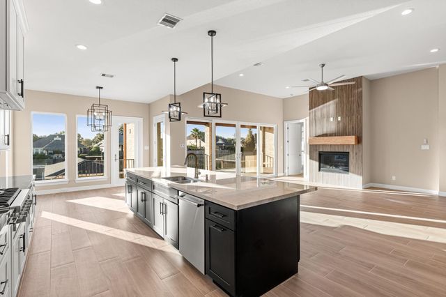 606 Appia Drive, Kemah, TX 77565