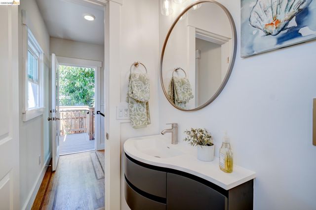 920 55Th St, Oakland, CA 94608
