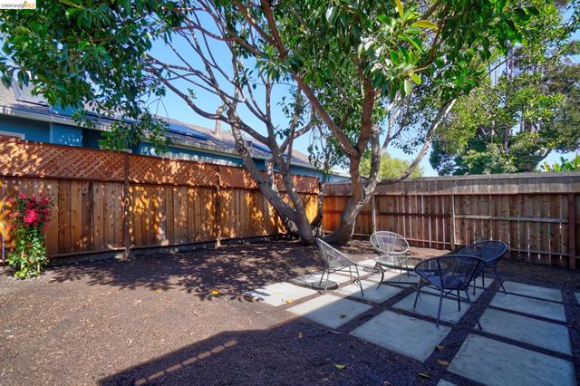 920 55Th St, Oakland, CA 94608
