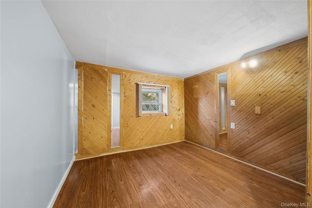 318 W 16th Street, Deer Park, NY 11729