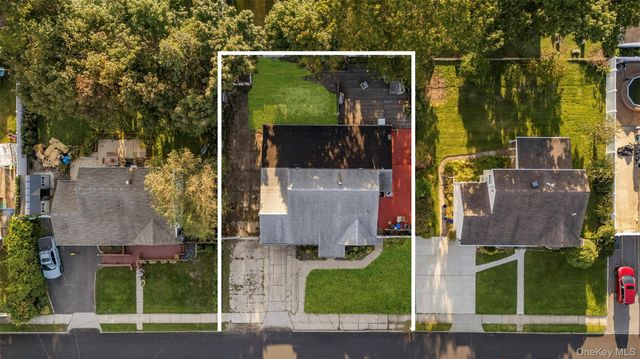 318 W 16th Street, Deer Park, NY 11729