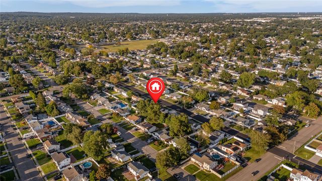318 W 16th Street, Deer Park, NY 11729