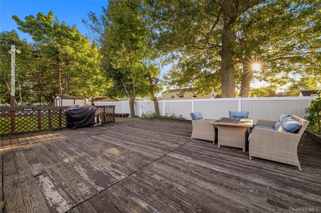 318 W 16th Street, Deer Park, NY 11729