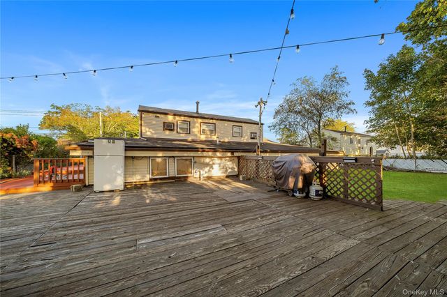318 W 16th Street, Deer Park, NY 11729