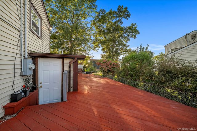 318 W 16th Street, Deer Park, NY 11729