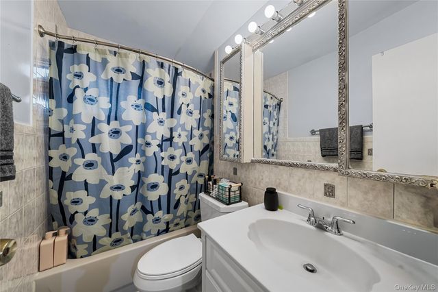 318 W 16th Street, Deer Park, NY 11729