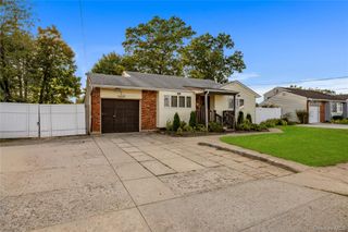318 W 16th Street, Deer Park, NY 11729