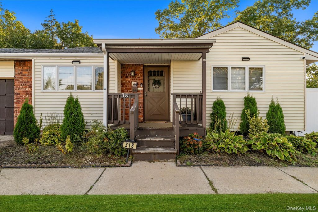 318 W 16th Street, Deer Park, NY 11729 — photo 3
