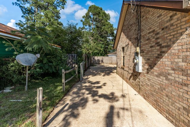 1421 Mixon Drive, Fort Walton Beach, FL 32547