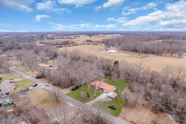 399 Rosewood Ln, Smithville, TN 37166