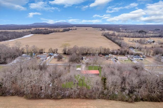 399 Rosewood Ln, Smithville, TN 37166