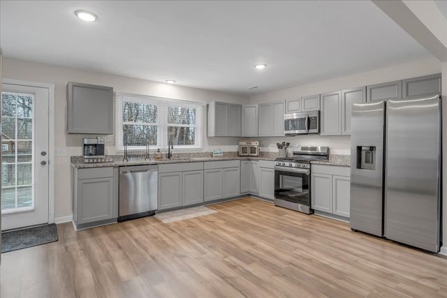 399 Rosewood Ln, Smithville, TN 37166