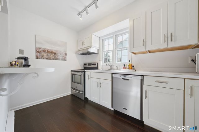 84 Parade Hill Road 84, New Canaan, CT 06840