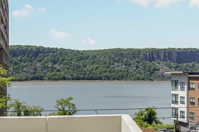 1120 Warburton Avenue 1F, Yonkers, NY 10701