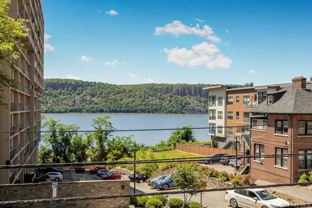 1120 Warburton Avenue 1F, Yonkers, NY 10701