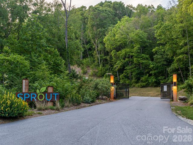 000 New Sprout Lane 2, Hendersonville, NC 28792