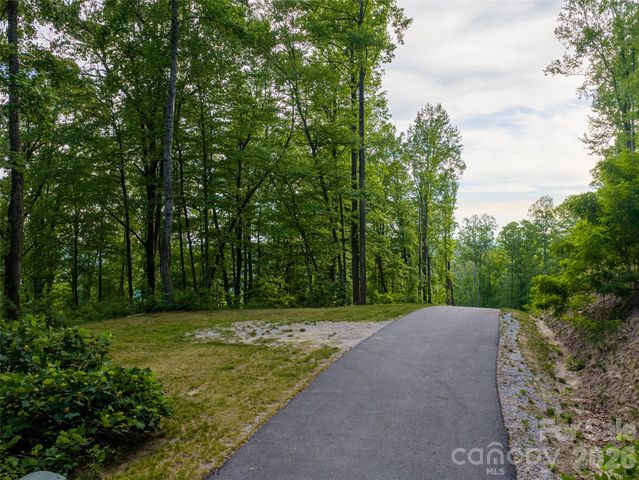 000 New Sprout Lane 2, Hendersonville, NC 28792