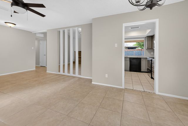 562 Kent Drive, Lewisville, TX 75067