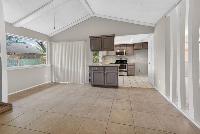 562 Kent Drive, Lewisville, TX 75067