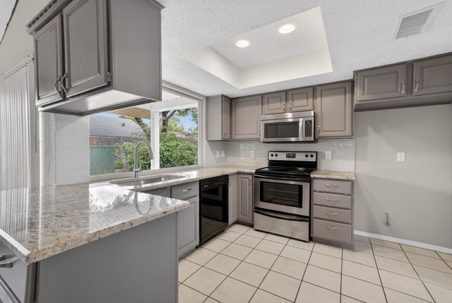 562 Kent Drive, Lewisville, TX 75067