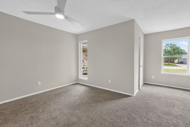 562 Kent Drive, Lewisville, TX 75067