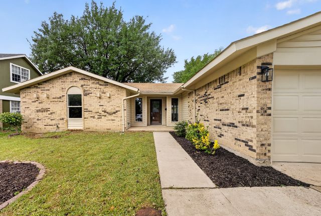 562 Kent Drive, Lewisville, TX 75067